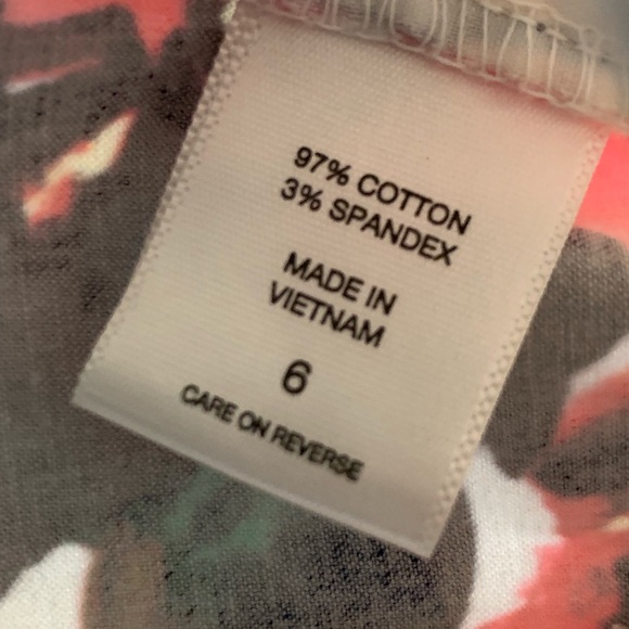 🔸7th Avenue Design Studio floral print capri pants🔸 - Picture 8 of 8